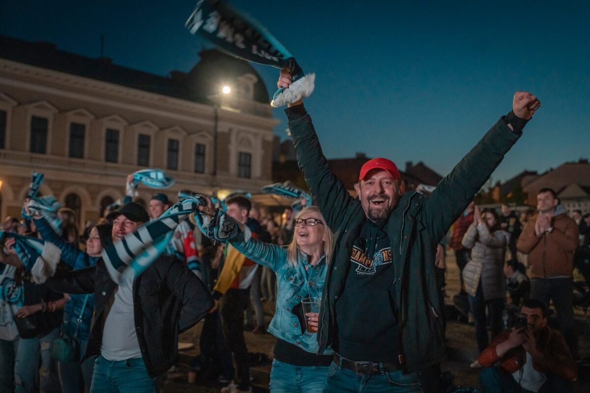 FOTO: Fandenie vo fanzóne na námestí 2026, foto 14