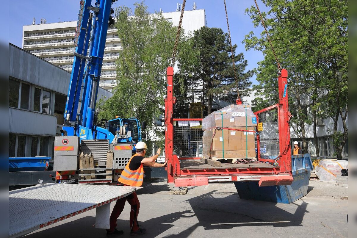 FOTO: Do nemocnice v Nových Zámkoch dorazil nový CT prístroj, foto 2