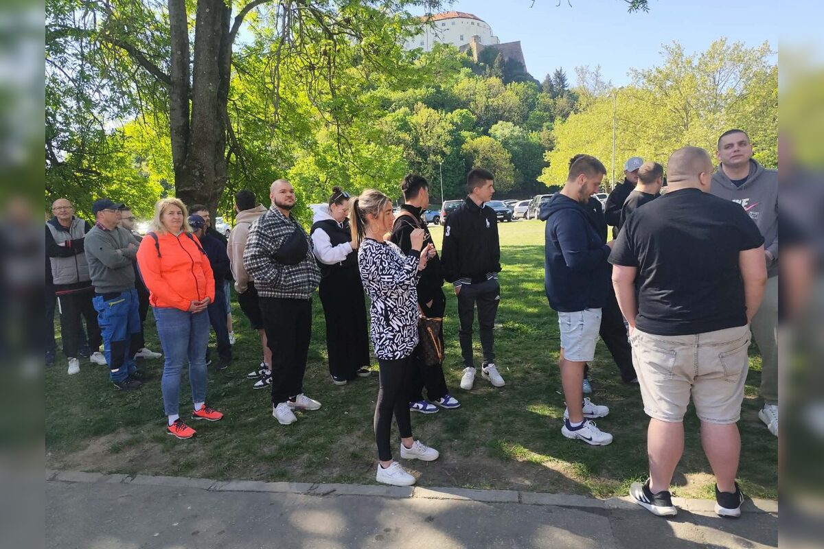 FOTO: Pred nitrianskym štadiónom stálo množstvo záujemcov o lístky, foto 3
