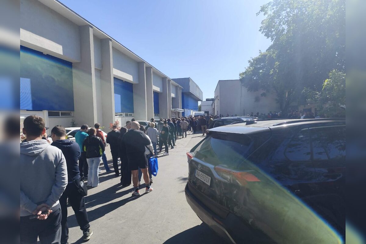 FOTO: Pred nitrianskym štadiónom stálo množstvo záujemcov o lístky, foto 5