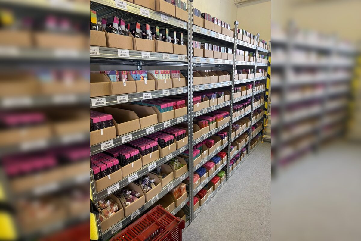 FOTO: Colníci odhalili v Náne nelegálny sklad plný e-cigariet , foto 4