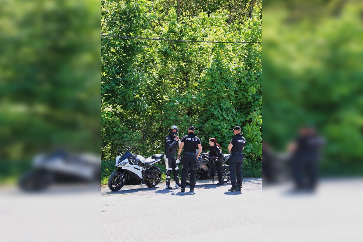 FOTO: Dopravná akcia v Nitrianskom kraji zameraná na porušenia zákona vodičmi motocyklov, foto 2