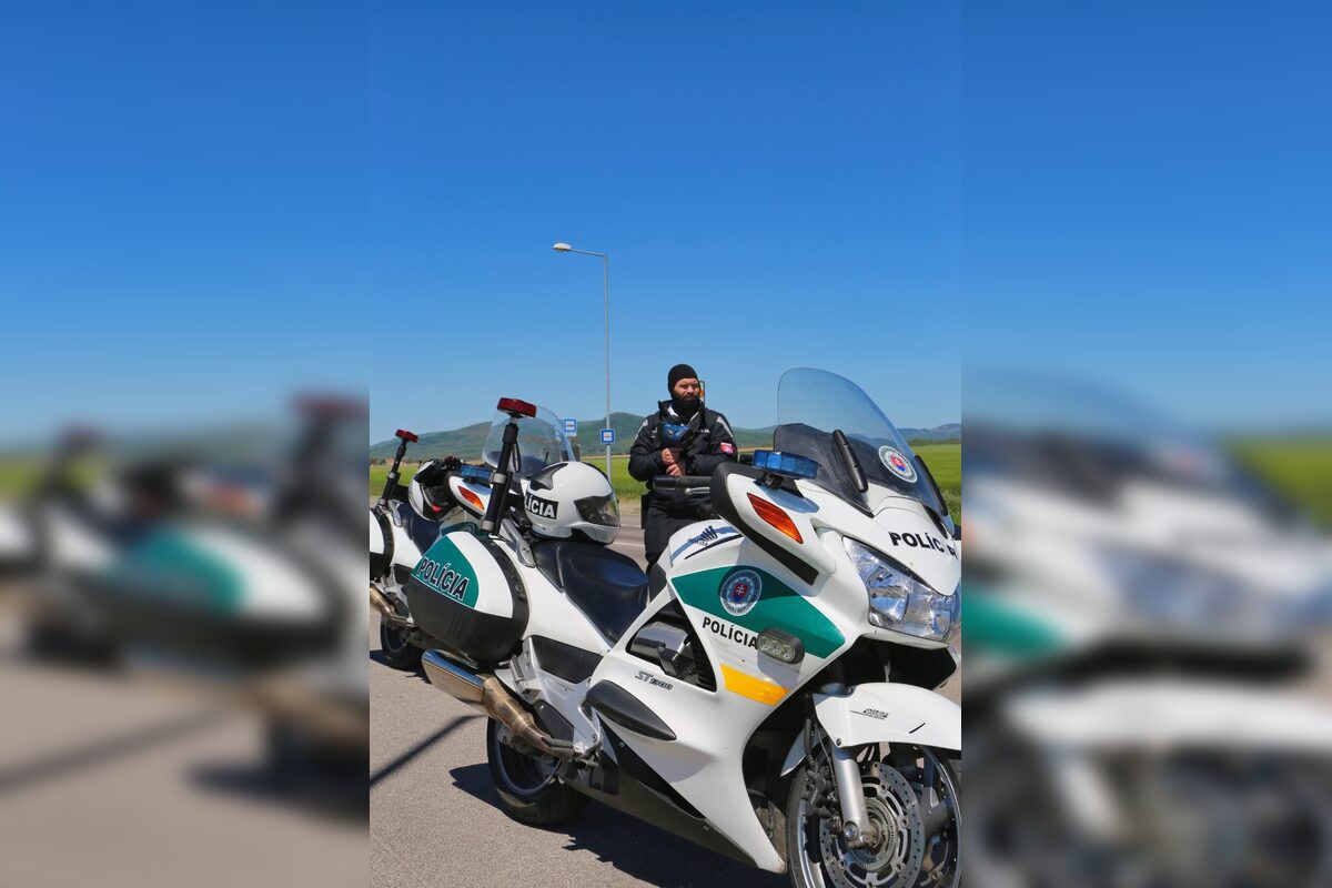 FOTO: Dopravná akcia v Nitrianskom kraji zameraná na porušenia zákona vodičmi motocyklov, foto 3