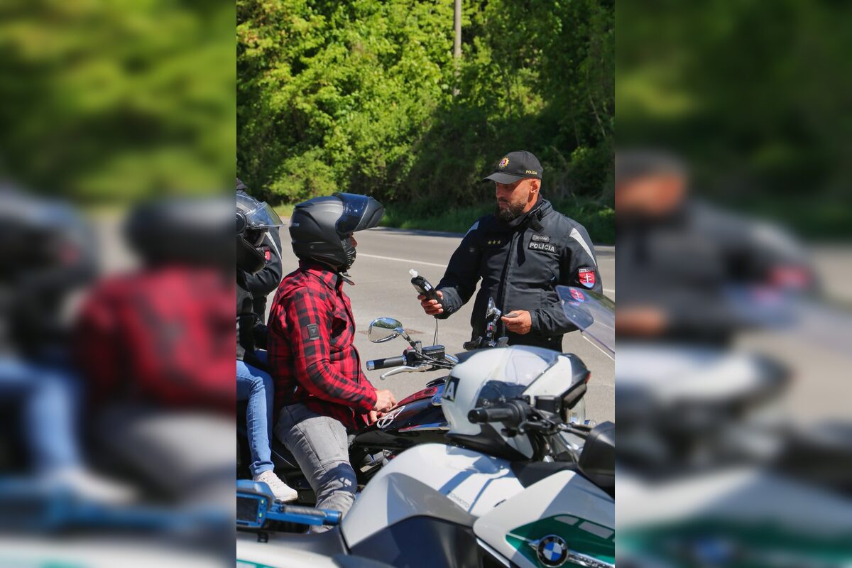 FOTO: Dopravná akcia v Nitrianskom kraji zameraná na porušenia zákona vodičmi motocyklov, foto 5