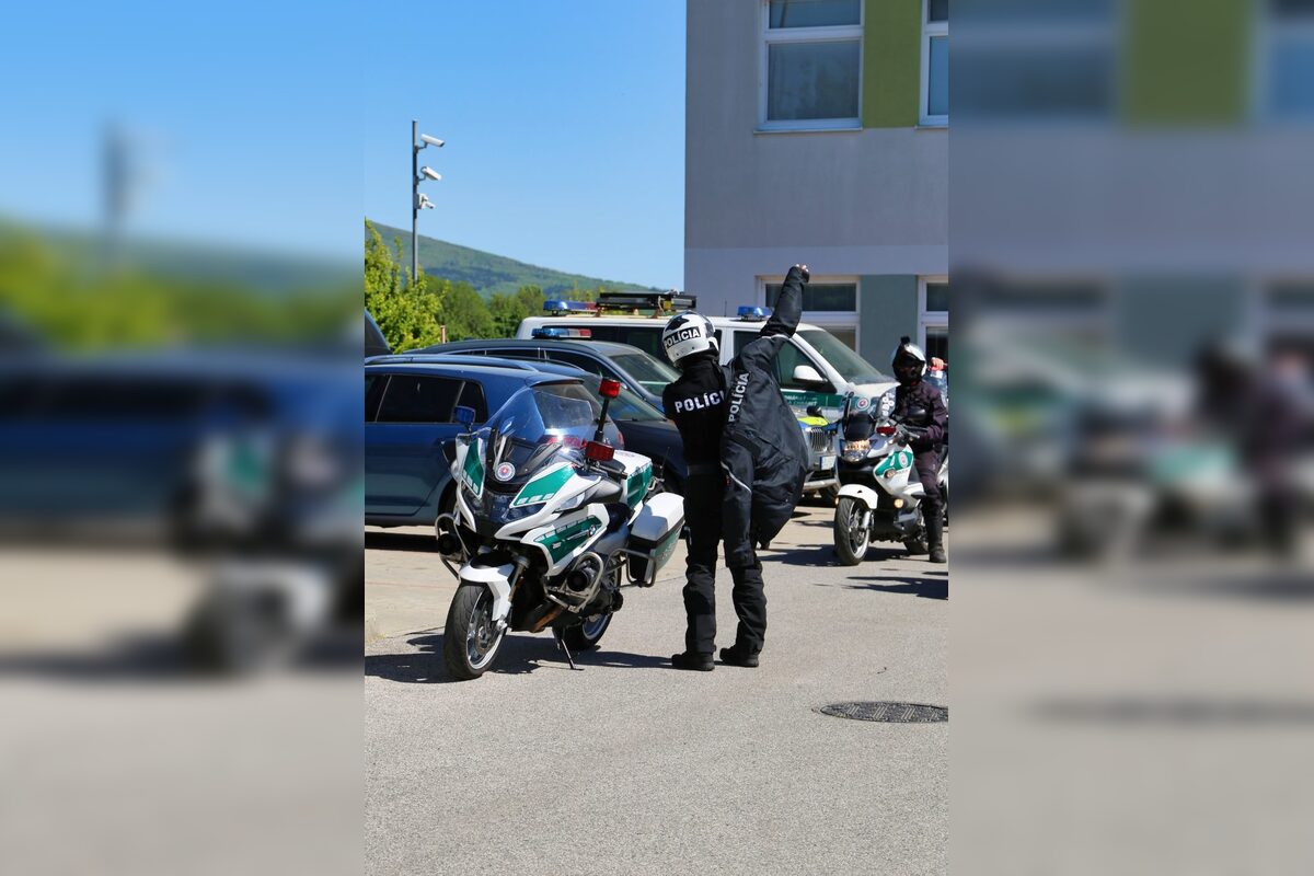 FOTO: Dopravná akcia v Nitrianskom kraji zameraná na porušenia zákona vodičmi motocyklov, foto 6