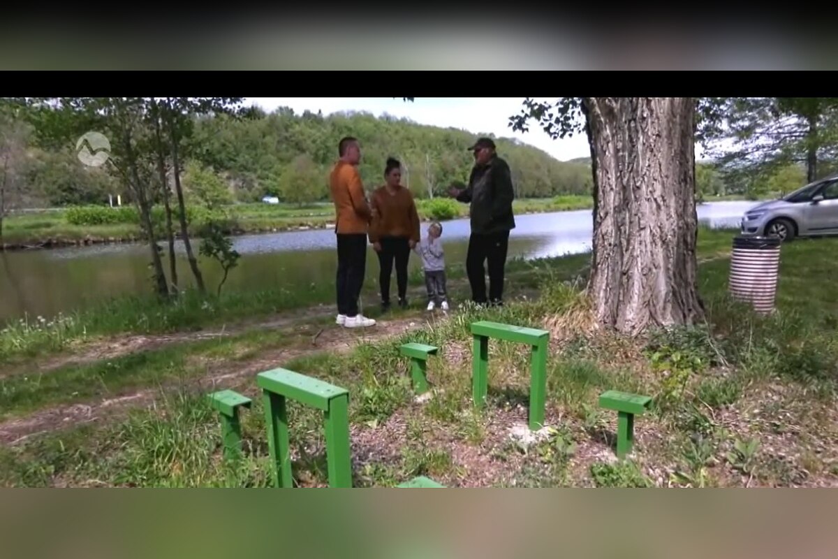 FOTO: Trojročný Adamko sa pri jazierku v Tlmačoch vážne zranil, zakopol o kovovú konštrukciu , foto 2