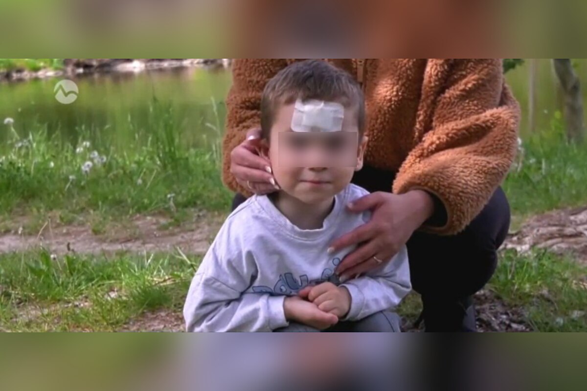 FOTO: Trojročný Adamko sa pri jazierku v Tlmačoch vážne zranil, zakopol o kovovú konštrukciu , foto 3