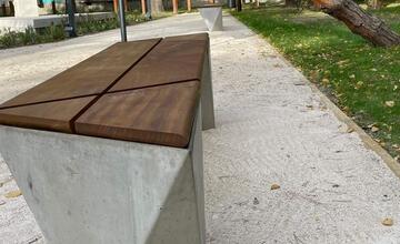 FOTO: Obnovený park Sándora Petőfiho v Komárne