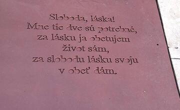 FOTO: Obnovený park Sándora Petőfiho v Komárne