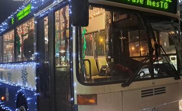 FOTO: Vianočný autobus v Topoľčanoch