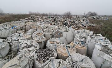 FOTO: Nelegálna skládka odpadu pri Galante