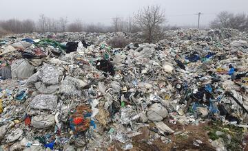 FOTO: Nelegálna skládka odpadu pri Galante