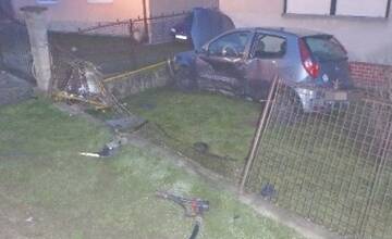 FOTO: Auto pri Topoľčanoch poškodilo plynovú prípojku