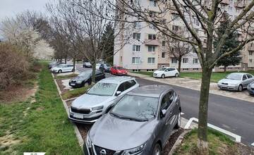 FOTO: V dvoch lokalitách v Nitre rozšírili parkovacie plochy
