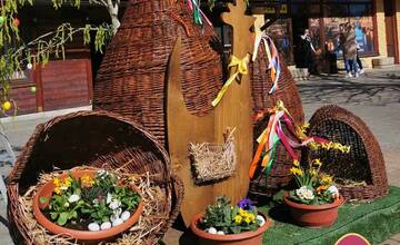 FOTO: Veľkonočná výzdoba v obciach a mestách Nitrianskeho kraja