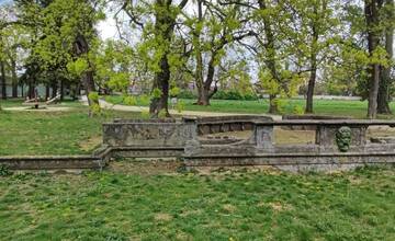 FOTO: Kaštieľ Tovarníky je na predaj. Stačí sa dohodnúť na cene a môžete si žiť ako kráľ