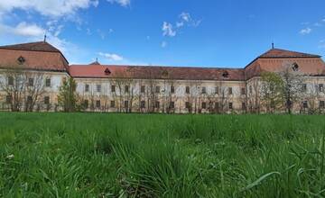 FOTO: Kaštieľ Tovarníky je na predaj. Stačí sa dohodnúť na cene a môžete si žiť ako kráľ