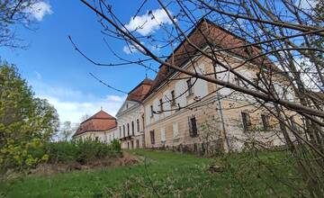 FOTO: Kaštieľ Tovarníky je na predaj. Stačí sa dohodnúť na cene a môžete si žiť ako kráľ