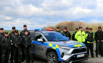FOTO: Policajti z Levíc absolvovali cvičenie „Raptor“ proti nelegálnej migrácii 