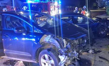 FOTO: Čelná zrážka dvoch áut v Tvrdošovciach