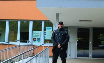 FOTO: Policajti v Nitrianskom kraji dohliadali na bezpečnosť detí pri návrate do škôl