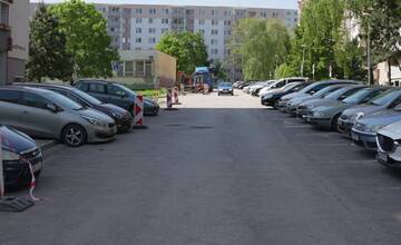 FOTO: Na Klokočine v Nitre vzniknú nové parkovacie miesta. Práce už začali