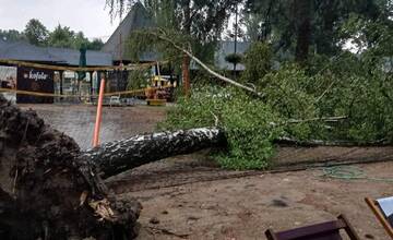 FOTO: Termálne kúpalisko Štrand Nové Zámky zasiahla silná búrka a spôsobila nemalé škody