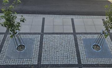 FOTO: Zrevitalizovaný priestor pred starým Priorom v Nitre slávnostne odovzdali. Takto to tam vyzerá