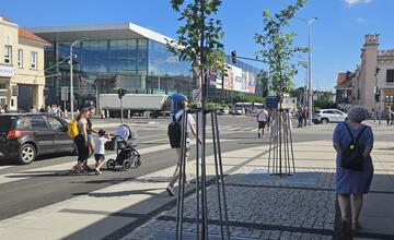 FOTO: Zrevitalizovaný priestor pred starým Priorom v Nitre slávnostne odovzdali. Takto to tam vyzerá