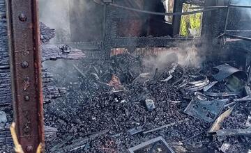 FOTO: V Komjaticiach došlo k požiaru prístavby rodinného domu