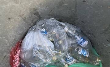 FOTO: Obyvateľov nitrianskej Klokočiny hnevá neporiadok v uliciach a okolo kontajnerov