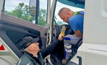 FOTO: Kontrola nákladných vozidiel v obci Bajč 26. septembra