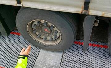 FOTO: Kontrola nákladných vozidiel v obci Bajč 26. septembra