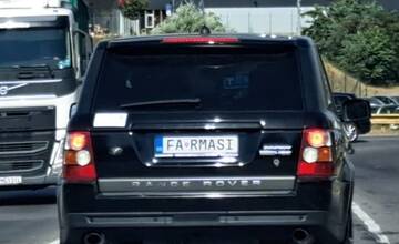 FOTO: Vtipné ŠPZ-ky v uliciach Nitry bavia internet