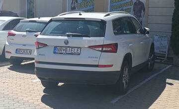 FOTO: Vtipné ŠPZ-ky v uliciach Nitry bavia internet