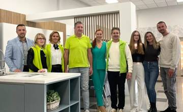 FOTO: Decodom otvoril v rodných Topoľčanoch novú a modernú predajňu