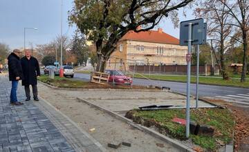 FOTO: V Šali stavajú mestský cyklochodník, priechod v centre musia dočasne uzavrieť