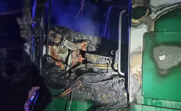 FOTO: Požiar kamiónu s návesom v Hontianskej Vrbici