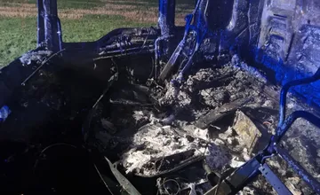 FOTO: Požiar kamiónu s návesom v Hontianskej Vrbici