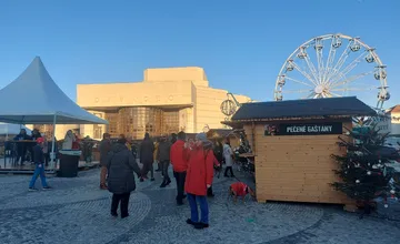 FOTO: Vianočné mestečko v Nitre je už otvorené. Takto to tam vyzerá cez deň