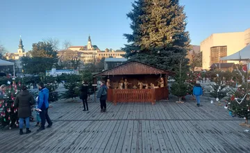 FOTO: Vianočné mestečko v Nitre je už otvorené. Takto to tam vyzerá cez deň