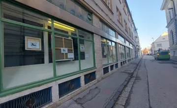 FOTO: Galéria v centre Nitry stiahla kontroverznú výstavu, pobúrila časť miestnych