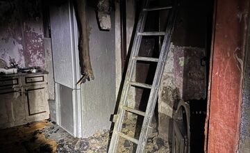 FOTO: V obci Bánov zhorela na Vianoce strecha rodinného domu