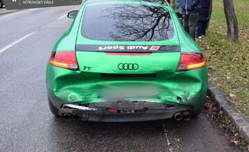 FOTO: Opitý vodič zdemoloval v Nových Zámkoch ďalšie autá