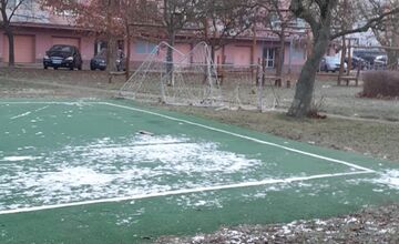 FOTO: Na sídlisku v Šali niekto zničil futbalové bránky