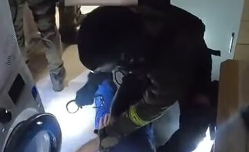 FOTO: Policajti zadržali podozrivého z lúpežného prepadnutia pošty v Dolnom Piale