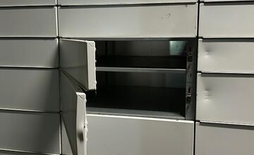 FOTO: Mladíci vykrádali v Nitre boxy na balíky, dlho sa však z lupu netešili 