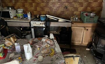 FOTO: Požiar rodinného domu pri Leviciach spôsobil výbuch plynovej bomby