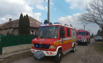 FOTO: Požiar rodinného domu pri Leviciach spôsobil výbuch plynovej bomby