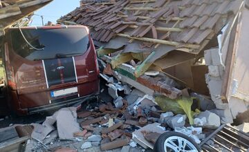 FOTO: V garáži vo Veľkých Ripňanoch došlo k výbuchu plynu